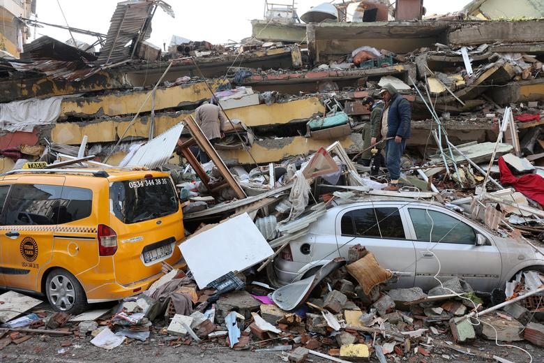 Số người thiệt mạng do động đất vượt 16.800, Thổ Nhì Kỳ và Syria khó khăn chồng chất